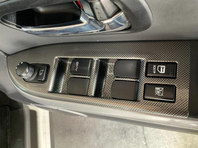 エスクード クロスアドベンチャー　４ＷＤ　ＥＴＣ　オートクルーズコントロール　サンルーフ　オートライト　ＨＩＤ　アルミホイール　スマートキー　電動格納ミラー　シートヒーター　ＡＴ　盗難防止システム　衝突安全ボディ　ＣＤ　ＵＳＢ　ＡＢＳ（22枚目）