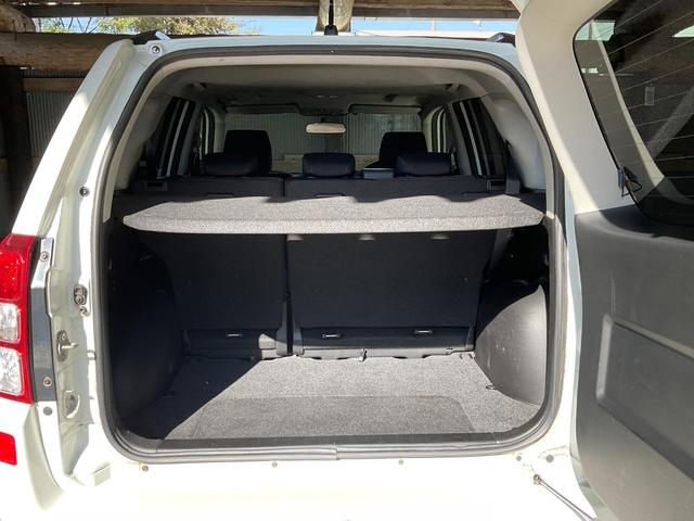 エスクード クロスアドベンチャー　４ＷＤ　ＥＴＣ　オートクルーズコントロール　サンルーフ　オートライト　ＨＩＤ　アルミホイール　スマートキー　電動格納ミラー　シートヒーター　ＡＴ　盗難防止システム　衝突安全ボディ　ＣＤ　ＵＳＢ　ＡＢＳ（24枚目）