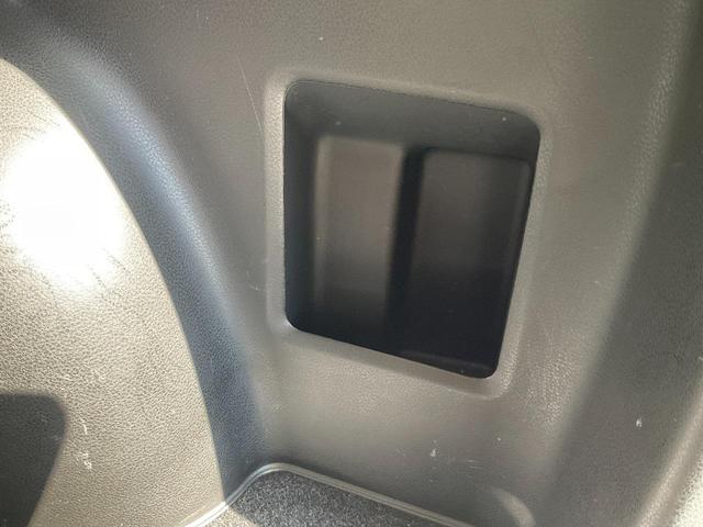 エスクード クロスアドベンチャー　４ＷＤ　ＥＴＣ　オートクルーズコントロール　サンルーフ　オートライト　ＨＩＤ　アルミホイール　スマートキー　電動格納ミラー　シートヒーター　ＡＴ　盗難防止システム　衝突安全ボディ　ＣＤ　ＵＳＢ　ＡＢＳ（26枚目）