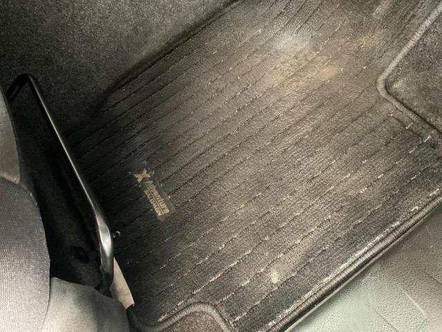 エスクード クロスアドベンチャー　４ＷＤ　ＥＴＣ　オートクルーズコントロール　サンルーフ　オートライト　ＨＩＤ　アルミホイール　スマートキー　電動格納ミラー　シートヒーター　ＡＴ　盗難防止システム　衝突安全ボディ　ＣＤ　ＵＳＢ　ＡＢＳ（31枚目）