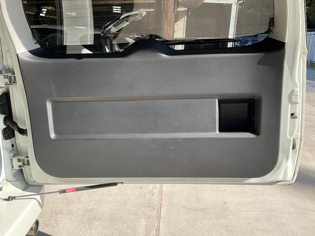 エスクード クロスアドベンチャー　４ＷＤ　ＥＴＣ　オートクルーズコントロール　サンルーフ　オートライト　ＨＩＤ　アルミホイール　スマートキー　電動格納ミラー　シートヒーター　ＡＴ　盗難防止システム　衝突安全ボディ　ＣＤ　ＵＳＢ　ＡＢＳ（34枚目）