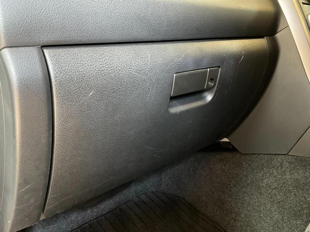 エスクード クロスアドベンチャー　４ＷＤ　ＥＴＣ　オートクルーズコントロール　サンルーフ　オートライト　ＨＩＤ　アルミホイール　スマートキー　電動格納ミラー　シートヒーター　ＡＴ　盗難防止システム　衝突安全ボディ　ＣＤ　ＵＳＢ　ＡＢＳ（41枚目）