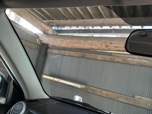 エスクード クロスアドベンチャー　４ＷＤ　ＥＴＣ　オートクルーズコントロール　サンルーフ　オートライト　ＨＩＤ　アルミホイール　スマートキー　電動格納ミラー　シートヒーター　ＡＴ　盗難防止システム　衝突安全ボディ　ＣＤ　ＵＳＢ　ＡＢＳ（42枚目）