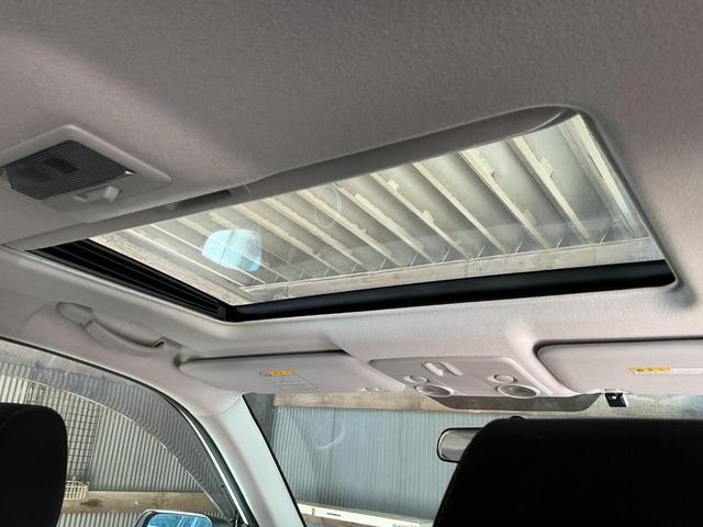 エスクード クロスアドベンチャー　４ＷＤ　ＥＴＣ　オートクルーズコントロール　サンルーフ　オートライト　ＨＩＤ　アルミホイール　スマートキー　電動格納ミラー　シートヒーター　ＡＴ　盗難防止システム　衝突安全ボディ　ＣＤ　ＵＳＢ　ＡＢＳ（44枚目）