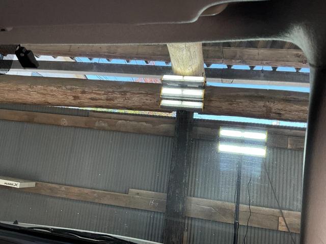 エスクード クロスアドベンチャー　４ＷＤ　ＥＴＣ　オートクルーズコントロール　サンルーフ　オートライト　ＨＩＤ　アルミホイール　スマートキー　電動格納ミラー　シートヒーター　ＡＴ　盗難防止システム　衝突安全ボディ　ＣＤ　ＵＳＢ　ＡＢＳ（47枚目）