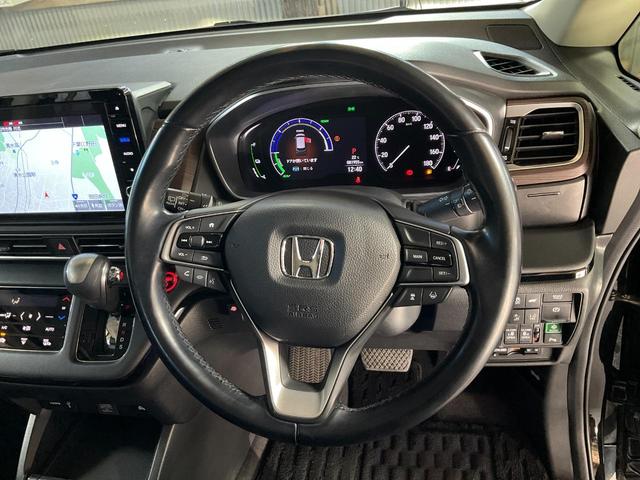 オデッセイハイブリッド ｅ：ＨＥＶアブソルート・ＥＸ　ハイブリッド　ドライブレコーダー　全周囲カメラ　ナビ　ＴＶ　両側電動スライドドア　クリアランスソナー　オートクルーズコントロール　レーンアシスト　衝突被害軽減システム　オートライト　ＬＥＤヘッドランプ（14枚目）