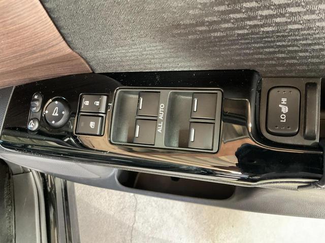 オデッセイハイブリッド ｅ：ＨＥＶアブソルート・ＥＸ　ハイブリッド　ドライブレコーダー　全周囲カメラ　ナビ　ＴＶ　両側電動スライドドア　クリアランスソナー　オートクルーズコントロール　レーンアシスト　衝突被害軽減システム　オートライト　ＬＥＤヘッドランプ（22枚目）