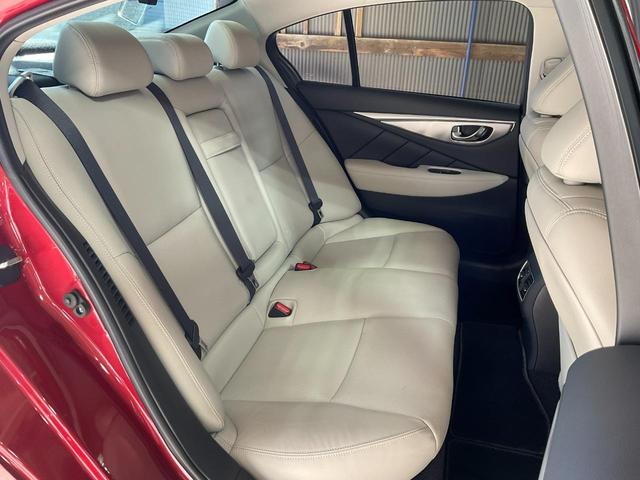 スカイライン ３５０ＧＴハイブリッドタイプＳＰクールエクスクルシブ　ドライブレコーダー　ＥＴＣ　クリアランスソナー　オートクルーズコントロール　衝突被害軽減システム　全周囲カメラ　ナビ　アルミホイール　オートライト　ＬＥＤヘッドランプ　ＡＴ　シートヒーター（41枚目）