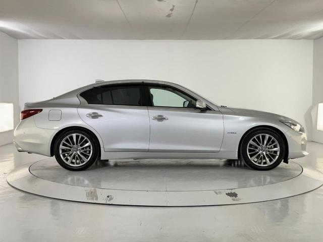 スカイライン ハイブリッド　ＧＴ　タイプＰ　４ＷＤ　ドライブレコーダー　クリアランスソナー　オートクルーズコントロール　衝突被害軽減システム　全周囲カメラ　ナビ　ＴＶ　アルミホイール　オートライト　ＬＥＤヘッドランプ　ＡＴ　シートヒーター（8枚目）