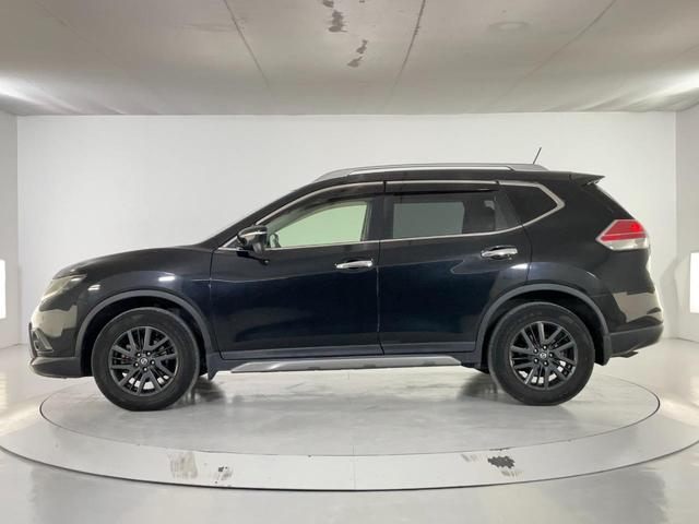 エクストレイル ２０Ｘ　ブラックエクストリーマーＸ　４ＷＤ　ドライブレコーダー　クリアランスソナー　サンルーフ　ＴＶ　オートライト　ＬＥＤヘッドランプ　アルミホイール　スマートキー　シートヒーター　ＣＶＴ　盗難防止システム　衝突安全ボディ　ＣＤ（4枚目）