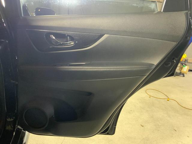 エクストレイル ２０Ｘ　ブラックエクストリーマーＸ　４ＷＤ　ドライブレコーダー　クリアランスソナー　サンルーフ　ＴＶ　オートライト　ＬＥＤヘッドランプ　アルミホイール　スマートキー　シートヒーター　ＣＶＴ　盗難防止システム　衝突安全ボディ　ＣＤ（48枚目）