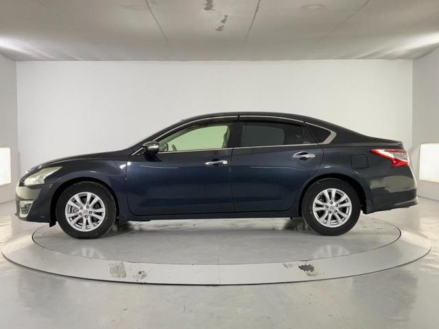 ティアナ ＸＬ　純正ナビ／Ｂカメラ／衝突軽減ブレーキ／踏み間違い防止／ＨＩＤヘッドランプ／オートライト／フォグランプ／左右独立ＡＡＣ／純正１６インチＡＷ／Ｐシート／助手席パワーオットマン／キーレス・プッシュスタート（4枚目）