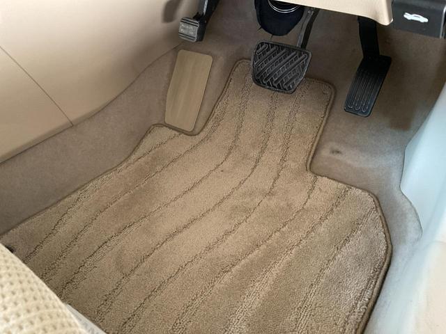 ティアナ ＸＬ　純正ナビ／Ｂカメラ／衝突軽減ブレーキ／踏み間違い防止／ＨＩＤヘッドランプ／オートライト／フォグランプ／左右独立ＡＡＣ／純正１６インチＡＷ／Ｐシート／助手席パワーオットマン／キーレス・プッシュスタート（26枚目）