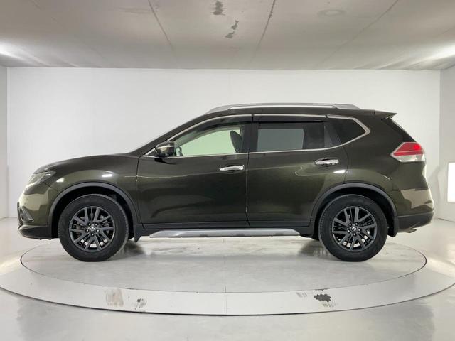 エクストレイル ２０ＸｔブラックエクストリーマＸエマジェンシブレキＰ　３列７人乗／純正コネクトナビ／アラウンドビュー／ＥＴＣ／衝突軽減／クルコン／踏み間違い防止／ＬＤＷ／オートＢドア／パーキングアシスト／ＬＥＤヘッドランプ／オートライト／防水シート／純正１７インチＡＷ（4枚目）