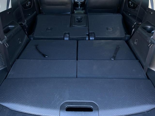 エクストレイル ２０ＸｔブラックエクストリーマＸエマジェンシブレキＰ　３列７人乗／純正コネクトナビ／アラウンドビュー／ＥＴＣ／衝突軽減／クルコン／踏み間違い防止／ＬＤＷ／オートＢドア／パーキングアシスト／ＬＥＤヘッドランプ／オートライト／防水シート／純正１７インチＡＷ（24枚目）