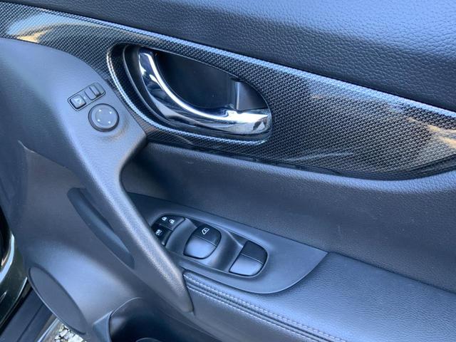 エクストレイル ２０ＸｔブラックエクストリーマＸエマジェンシブレキＰ　３列７人乗／純正コネクトナビ／アラウンドビュー／ＥＴＣ／衝突軽減／クルコン／踏み間違い防止／ＬＤＷ／オートＢドア／パーキングアシスト／ＬＥＤヘッドランプ／オートライト／防水シート／純正１７インチＡＷ（27枚目）