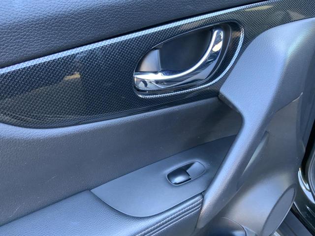 エクストレイル ２０ＸｔブラックエクストリーマＸエマジェンシブレキＰ　３列７人乗／純正コネクトナビ／アラウンドビュー／ＥＴＣ／衝突軽減／クルコン／踏み間違い防止／ＬＤＷ／オートＢドア／パーキングアシスト／ＬＥＤヘッドランプ／オートライト／防水シート／純正１７インチＡＷ（32枚目）