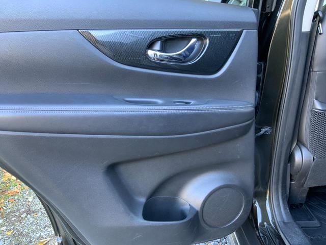 エクストレイル ２０ＸｔブラックエクストリーマＸエマジェンシブレキＰ　３列７人乗／純正コネクトナビ／アラウンドビュー／ＥＴＣ／衝突軽減／クルコン／踏み間違い防止／ＬＤＷ／オートＢドア／パーキングアシスト／ＬＥＤヘッドランプ／オートライト／防水シート／純正１７インチＡＷ（34枚目）