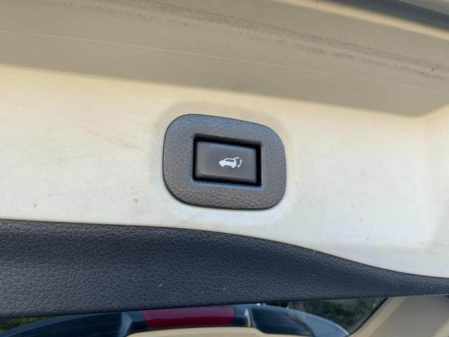 エクストレイル ２０ＸｔブラックエクストリーマＸエマジェンシブレキＰ　３列７人乗／純正コネクトナビ／アラウンドビュー／ＥＴＣ／衝突軽減／クルコン／踏み間違い防止／ＬＤＷ／オートＢドア／パーキングアシスト／ＬＥＤヘッドランプ／オートライト／防水シート／純正１７インチＡＷ（37枚目）