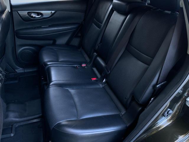 エクストレイル ２０ＸｔブラックエクストリーマＸエマジェンシブレキＰ　３列７人乗／純正コネクトナビ／アラウンドビュー／ＥＴＣ／衝突軽減／クルコン／踏み間違い防止／ＬＤＷ／オートＢドア／パーキングアシスト／ＬＥＤヘッドランプ／オートライト／防水シート／純正１７インチＡＷ（44枚目）