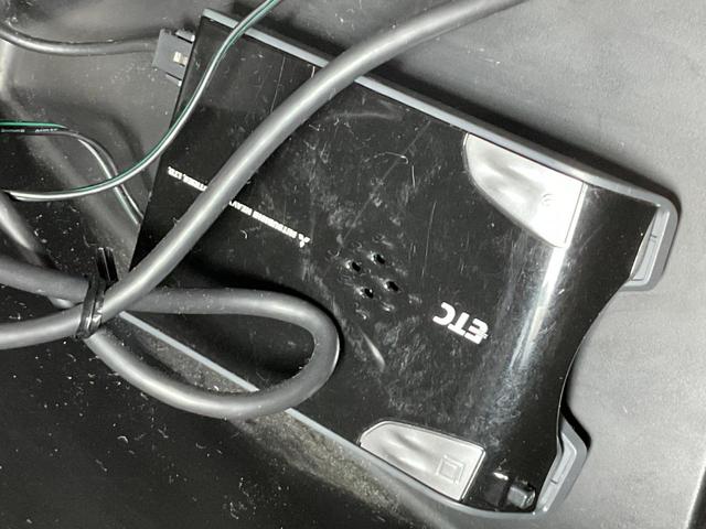 エスクード XG 4WD/カロッツェリアナビ(CD・DVD・地デジ・BT)/ETC/クルーズコントロール/HIDヘッドランプ/オートライト/フォグランプ/純正17インチAW/オートエアコン/前席シートヒーター/キーレス(23枚目)