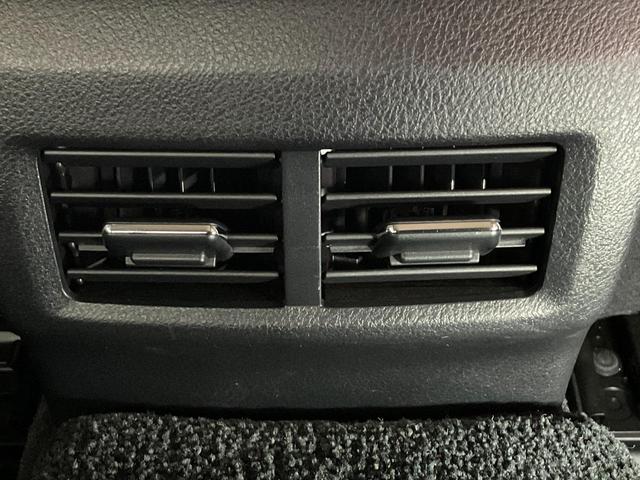 ＩＳ ＩＳ３００ｈ　バージョンＬ　セーフティシステムプラス（プリクラッシュ／車線逸脱警報／ＡＴハイビーム／クルコン）／フルＬＥＤヘッド／本革シート／シートヒーター／Ｐシート／電動サンシェード／メーカーＳＤナビ／ＥＴＣ２．０（24枚目）