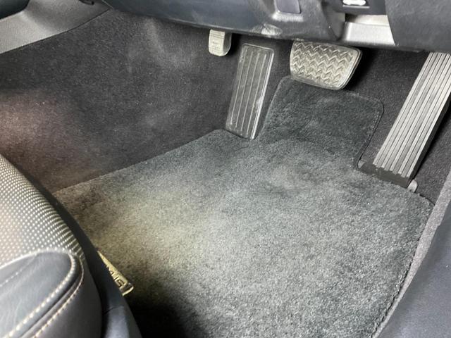 ＩＳ ＩＳ３００ｈ　バージョンＬ　セーフティシステムプラス（プリクラッシュ／車線逸脱警報／ＡＴハイビーム／クルコン）／フルＬＥＤヘッド／本革シート／シートヒーター／Ｐシート／電動サンシェード／メーカーＳＤナビ／ＥＴＣ２．０（29枚目）