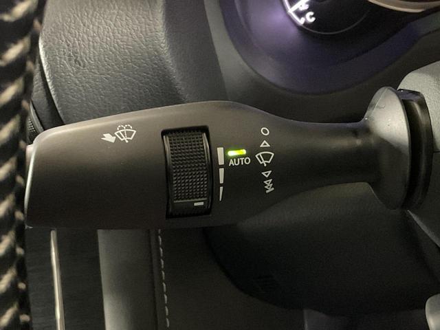 ＩＳ ＩＳ３００ｈ　バージョンＬ　セーフティシステムプラス（プリクラッシュ／車線逸脱警報／ＡＴハイビーム／クルコン）／フルＬＥＤヘッド／本革シート／シートヒーター／Ｐシート／電動サンシェード／メーカーＳＤナビ／ＥＴＣ２．０（33枚目）