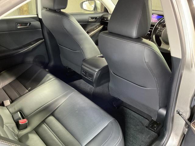 ＩＳ ＩＳ３００ｈ　バージョンＬ　セーフティシステムプラス（プリクラッシュ／車線逸脱警報／ＡＴハイビーム／クルコン）／フルＬＥＤヘッド／本革シート／シートヒーター／Ｐシート／電動サンシェード／メーカーＳＤナビ／ＥＴＣ２．０（38枚目）