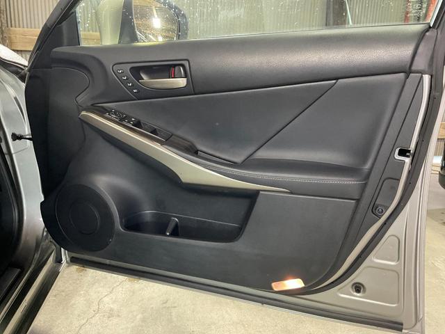 ＩＳ ＩＳ３００ｈ　バージョンＬ　セーフティシステムプラス（プリクラッシュ／車線逸脱警報／ＡＴハイビーム／クルコン）／フルＬＥＤヘッド／本革シート／シートヒーター／Ｐシート／電動サンシェード／メーカーＳＤナビ／ＥＴＣ２．０（45枚目）