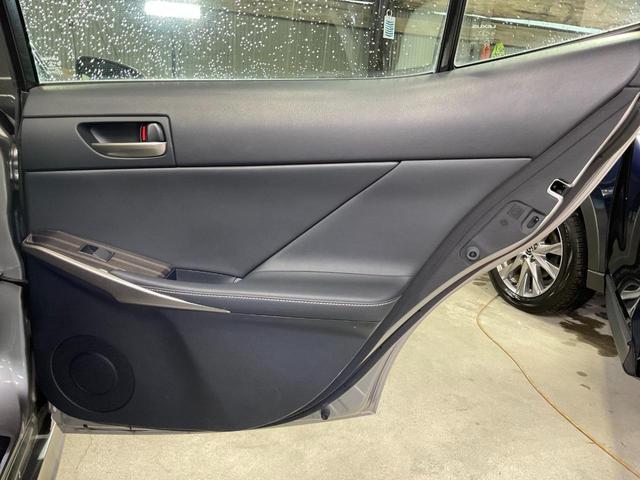 ＩＳ ＩＳ３００ｈ　バージョンＬ　セーフティシステムプラス（プリクラッシュ／車線逸脱警報／ＡＴハイビーム／クルコン）／フルＬＥＤヘッド／本革シート／シートヒーター／Ｐシート／電動サンシェード／メーカーＳＤナビ／ＥＴＣ２．０（49枚目）