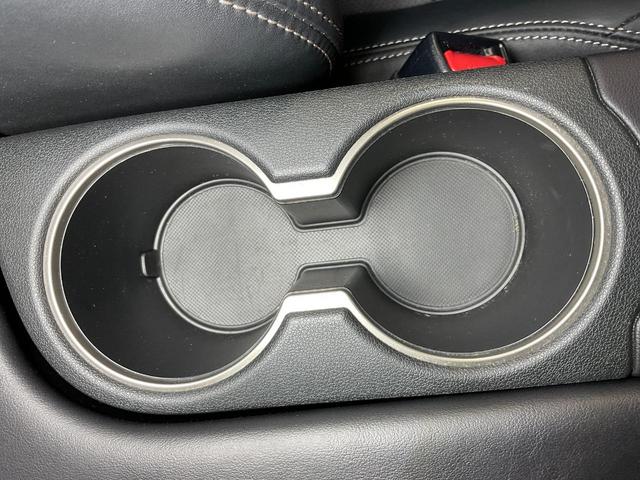 ＩＳ ＩＳ３００ｈ　バージョンＬ　セーフティシステムプラス（プリクラッシュ／車線逸脱警報／ＡＴハイビーム／クルコン）／フルＬＥＤヘッド／本革シート／シートヒーター／Ｐシート／電動サンシェード／メーカーＳＤナビ／ＥＴＣ２．０（56枚目）