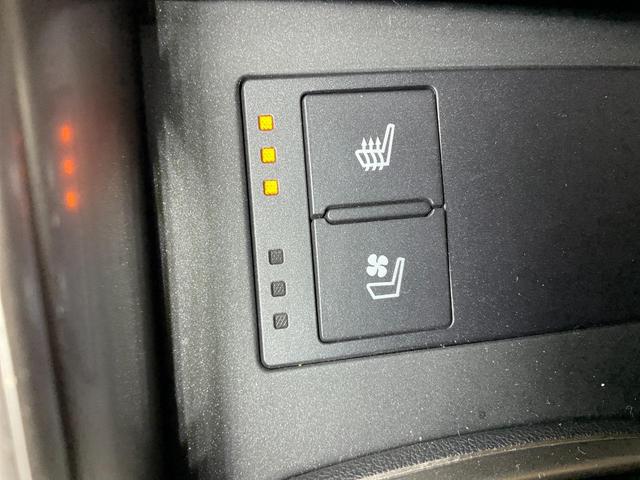 ＩＳ ＩＳ３００ｈ　バージョンＬ　セーフティシステムプラス（プリクラッシュ／車線逸脱警報／ＡＴハイビーム／クルコン）／フルＬＥＤヘッド／本革シート／シートヒーター／Ｐシート／電動サンシェード／メーカーＳＤナビ／ＥＴＣ２．０（58枚目）