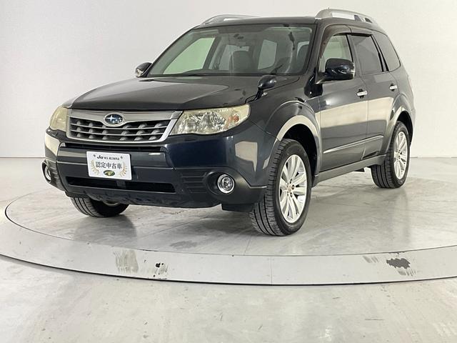 フォレスター ２．０ＸＳ　プレミアムセレクション　ワンオーナー／４ＷＤ／サンルーフ／革シート／パワーシート／シートヒーター／ルーフレール／ＨＩＤヘッド・Ｆフォグランプ／クルコン／１７インチＡＷ／スマートキー・プッシュスタート／純正ＨＤＤナビ／ＥＴＣ（2枚目）