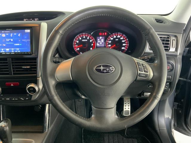 フォレスター ２．０ＸＳ　プレミアムセレクション　ワンオーナー／４ＷＤ／サンルーフ／革シート／パワーシート／シートヒーター／ルーフレール／ＨＩＤヘッド・Ｆフォグランプ／クルコン／１７インチＡＷ／スマートキー・プッシュスタート／純正ＨＤＤナビ／ＥＴＣ（14枚目）