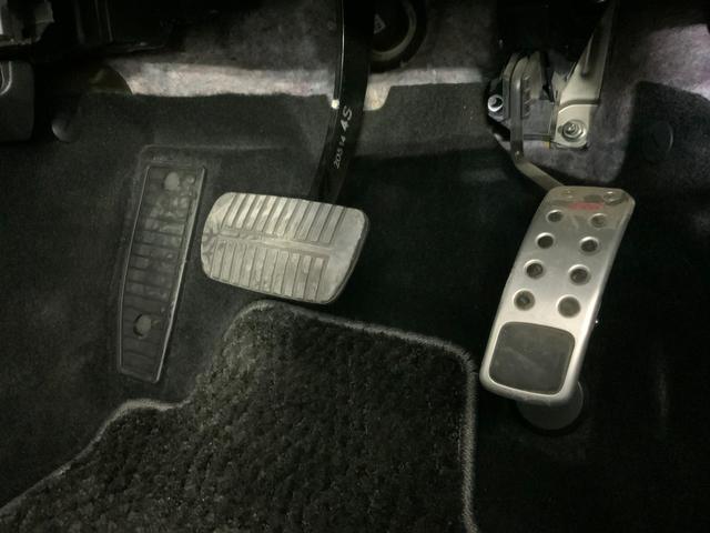 フォレスター ２．０ＸＳ　プレミアムセレクション　ワンオーナー／４ＷＤ／サンルーフ／革シート／パワーシート／シートヒーター／ルーフレール／ＨＩＤヘッド・Ｆフォグランプ／クルコン／１７インチＡＷ／スマートキー・プッシュスタート／純正ＨＤＤナビ／ＥＴＣ（40枚目）