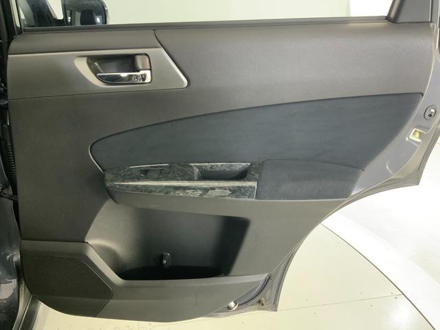 フォレスター ２．０ＸＳ　プレミアムセレクション　ワンオーナー／４ＷＤ／サンルーフ／革シート／パワーシート／シートヒーター／ルーフレール／ＨＩＤヘッド・Ｆフォグランプ／クルコン／１７インチＡＷ／スマートキー・プッシュスタート／純正ＨＤＤナビ／ＥＴＣ（42枚目）