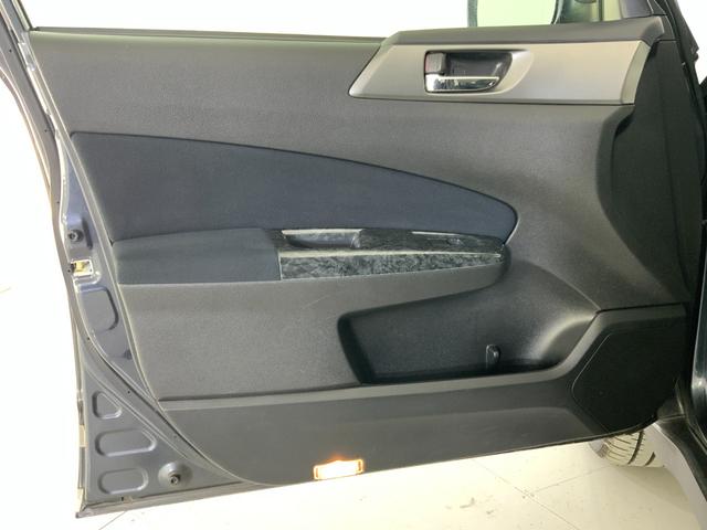 フォレスター ２．０ＸＳ　プレミアムセレクション　ワンオーナー／４ＷＤ／サンルーフ／革シート／パワーシート／シートヒーター／ルーフレール／ＨＩＤヘッド・Ｆフォグランプ／クルコン／１７インチＡＷ／スマートキー・プッシュスタート／純正ＨＤＤナビ／ＥＴＣ（43枚目）