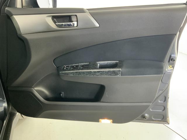 フォレスター ２．０ＸＳ　プレミアムセレクション　ワンオーナー／４ＷＤ／サンルーフ／革シート／パワーシート／シートヒーター／ルーフレール／ＨＩＤヘッド・Ｆフォグランプ／クルコン／１７インチＡＷ／スマートキー・プッシュスタート／純正ＨＤＤナビ／ＥＴＣ（46枚目）