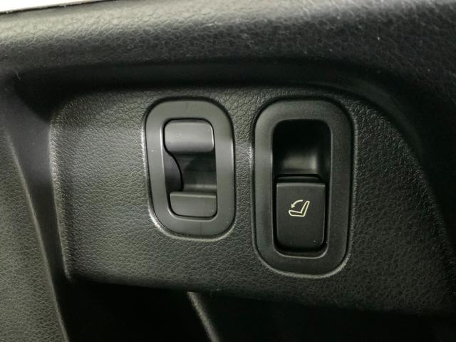 フォレスター ２．０ＸＳ　プレミアムセレクション　ワンオーナー／４ＷＤ／サンルーフ／革シート／パワーシート／シートヒーター／ルーフレール／ＨＩＤヘッド・Ｆフォグランプ／クルコン／１７インチＡＷ／スマートキー・プッシュスタート／純正ＨＤＤナビ／ＥＴＣ（53枚目）