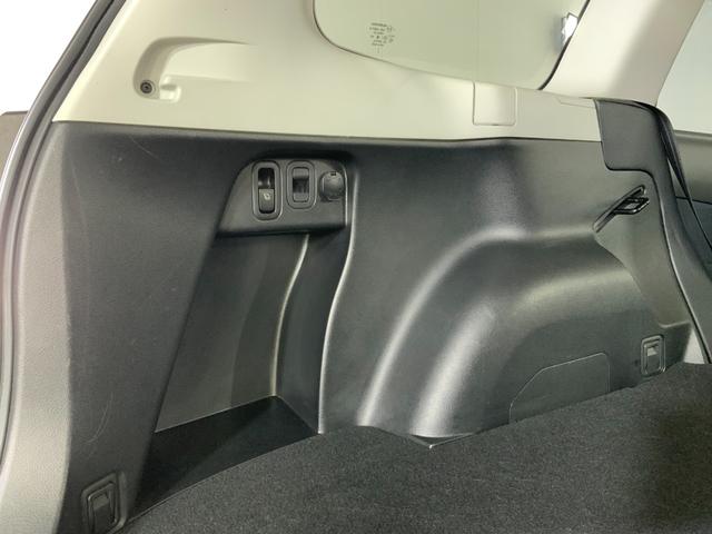 フォレスター ２．０ＸＳ　プレミアムセレクション　ワンオーナー／４ＷＤ／サンルーフ／革シート／パワーシート／シートヒーター／ルーフレール／ＨＩＤヘッド・Ｆフォグランプ／クルコン／１７インチＡＷ／スマートキー・プッシュスタート／純正ＨＤＤナビ／ＥＴＣ（60枚目）