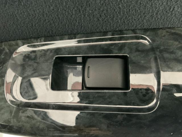 フォレスター ２．０ＸＳ　プレミアムセレクション　ワンオーナー／４ＷＤ／サンルーフ／革シート／パワーシート／シートヒーター／ルーフレール／ＨＩＤヘッド・Ｆフォグランプ／クルコン／１７インチＡＷ／スマートキー・プッシュスタート／純正ＨＤＤナビ／ＥＴＣ（62枚目）