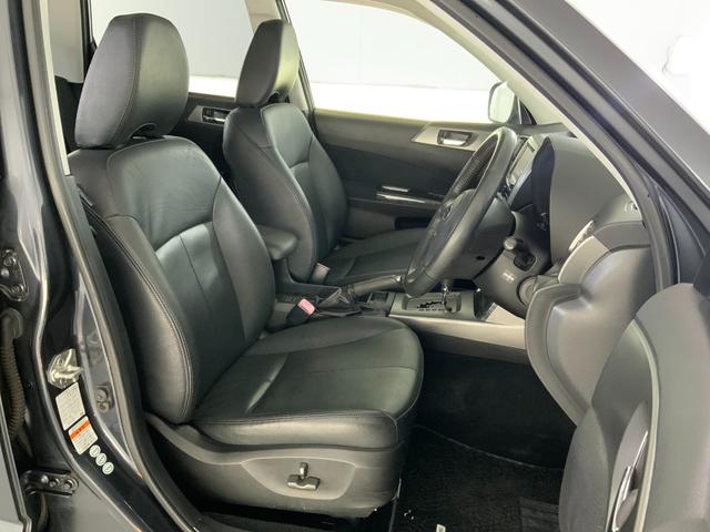 フォレスター ２．０ＸＳ　プレミアムセレクション　ワンオーナー／４ＷＤ／サンルーフ／革シート／パワーシート／シートヒーター／ルーフレール／ＨＩＤヘッド・Ｆフォグランプ／クルコン／１７インチＡＷ／スマートキー・プッシュスタート／純正ＨＤＤナビ／ＥＴＣ（63枚目）