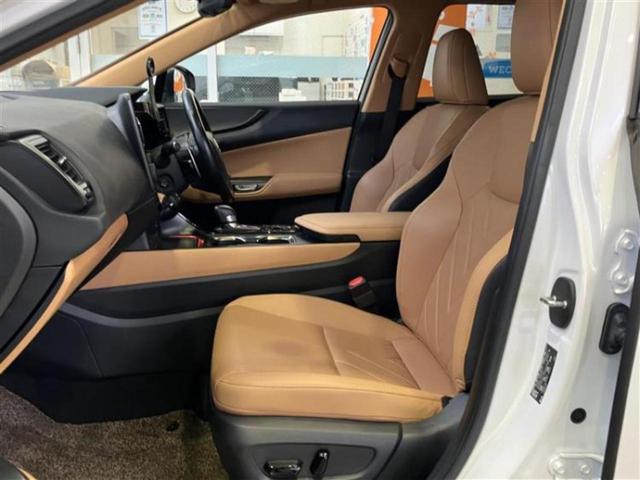 NX 4WD NX250バージョンL サンルーフ/保証書/純正 SDナビ/デジタルインナーミラー/プリクラッシュセーフティ/シートヒーター/パノラミックビューモニター/車線逸脱防止支援システム/シート フルレザー/電動バックドア 革シート(6枚目)