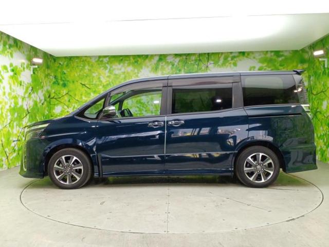 ヴォクシー ZSキラメキ 新品タイヤ/保証書/純正 SDナビ/フリップダウンモニター/衝突安全装置/両側電動スライドドア/ヘッドランプ LED/ETC/EBD付ABS/横滑り防止装置/アイドリングストップ/フルセグTV 記録簿(2枚目)