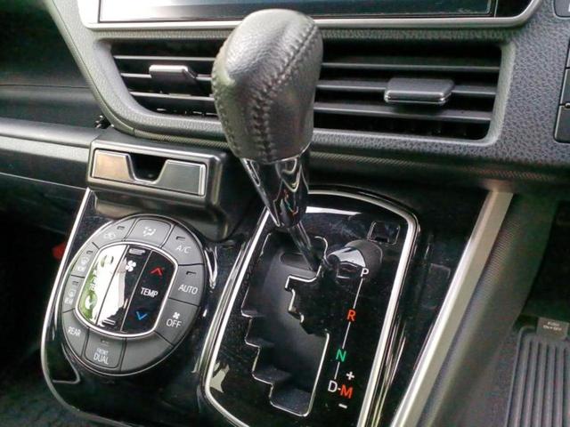 ヴォクシー ZSキラメキ 新品タイヤ/保証書/純正 SDナビ/フリップダウンモニター/衝突安全装置/両側電動スライドドア/ヘッドランプ LED/ETC/EBD付ABS/横滑り防止装置/アイドリングストップ/フルセグTV 記録簿(18枚目)