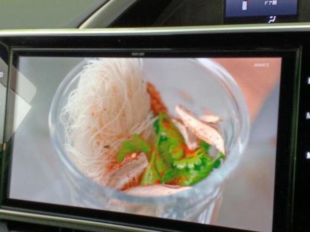 ヴォクシー ハイブリッドZSキラメキ2 保証書/純正 10インチ SDナビ/フリップダウンモニター 純正 12.1インチ/衝突安全装置/両側電動スライドドア/シートヒーター 前席/車線逸脱防止支援システム 衝突被害軽減システム バックカメラ(13枚目)