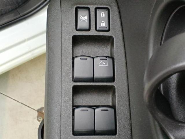 キューブ 15X Vセレクション80thスペシャルカラーLtd 新品タイヤ/純正 SDナビ/パーキングアシスト バックガイド/Bluetooth接続/ETC/EBD付ABS/アイドリングストップ/バックモニター/フルセグTV/エアバッグ 運転席 バックカメラ(28枚目)