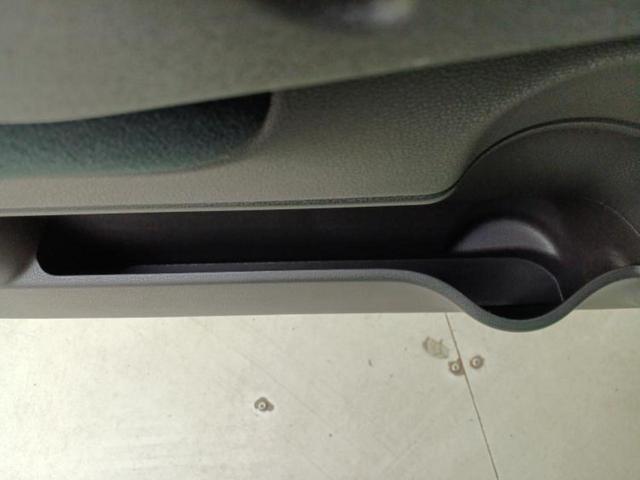 キューブ 15X Vセレクション80thスペシャルカラーLtd 新品タイヤ/純正 SDナビ/パーキングアシスト バックガイド/Bluetooth接続/ETC/EBD付ABS/アイドリングストップ/バックモニター/フルセグTV/エアバッグ 運転席 バックカメラ(39枚目)