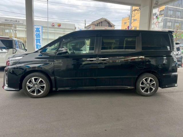 ヴォクシー ZSキラメキ2 新品タイヤ/保証書/純正 9インチ SDナビ/フリップダウンモニター 純正 12.1インチ/衝突安全装置/両側電動スライドドア/車線逸脱防止支援システム/パーキングアシスト バックガイド バックカメラ(2枚目)